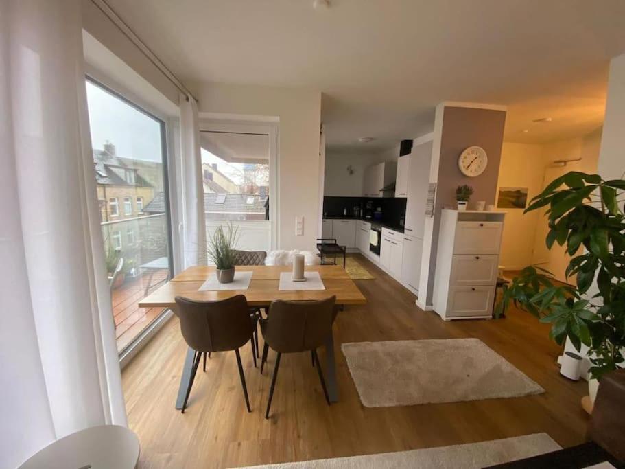 Moderne Penthouse Wohnung Шлесвиг Екстериор снимка
